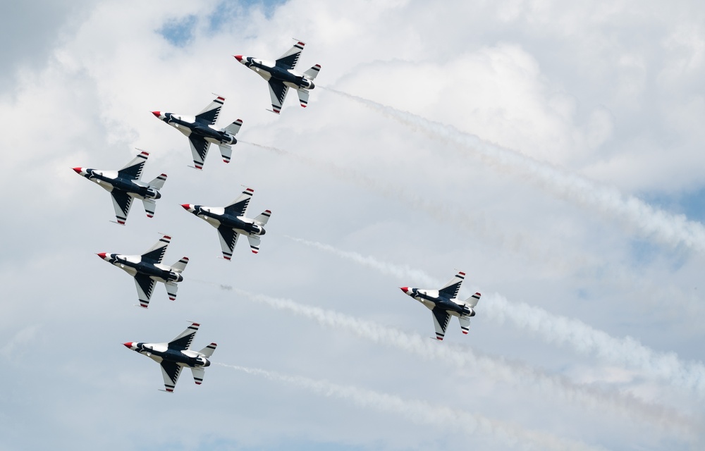 USAF Thunderbirds demonstration