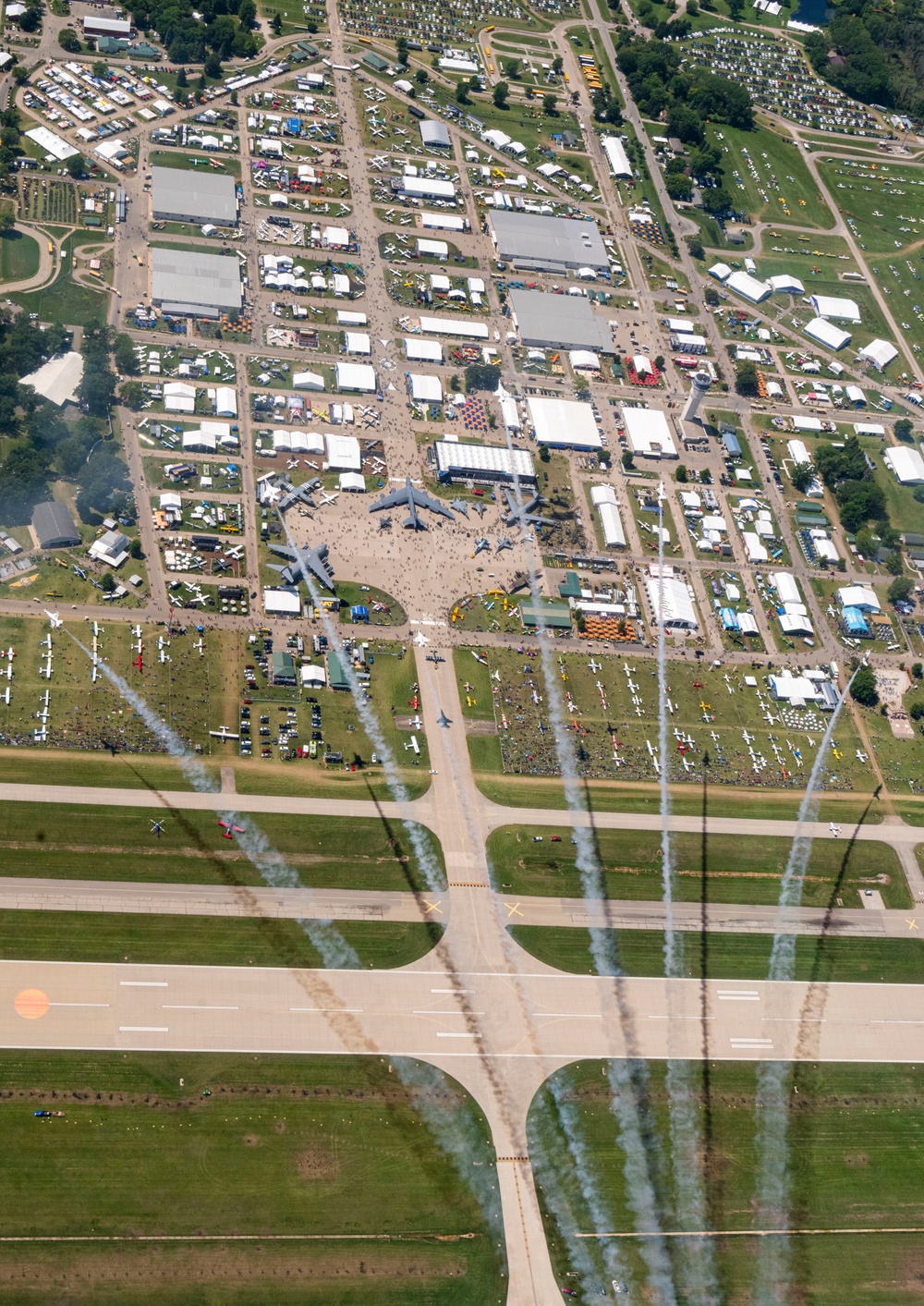 Military jet demonstration team in formation