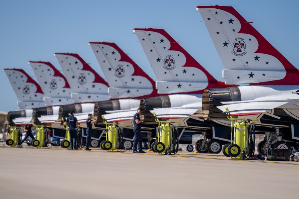 USAF Thunderbirds F-16 Fighting Falcons