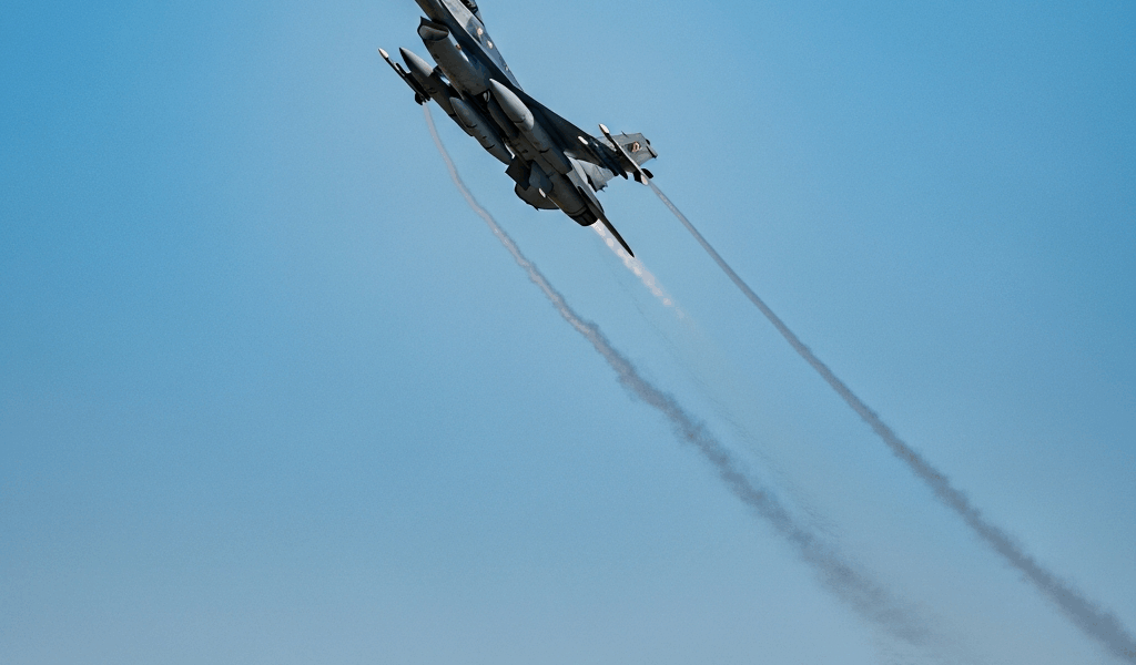 What Airshows Still Feature the F-16 Viper in 2025